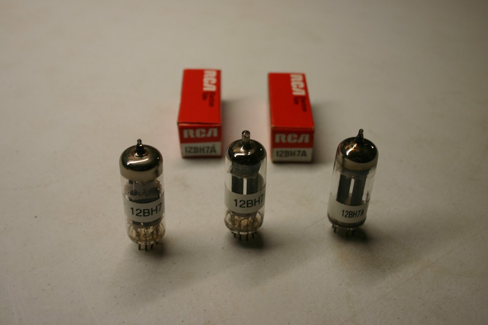 12BH7 vacuum tube -TESTED WORKING