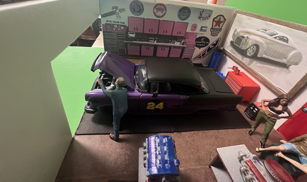 Built From Scratch - 1/24 Scale Diorama – “Earl’s Performance”