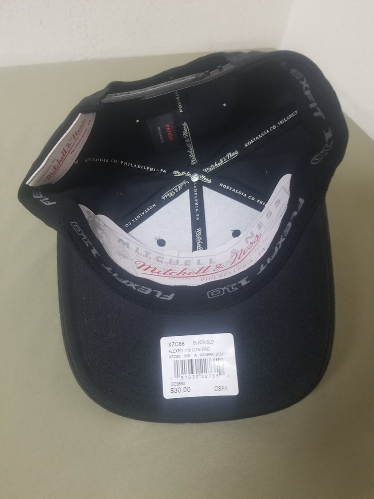 New Mitchell & Ness Flex Fit Low Pro Snapback baseball cap.