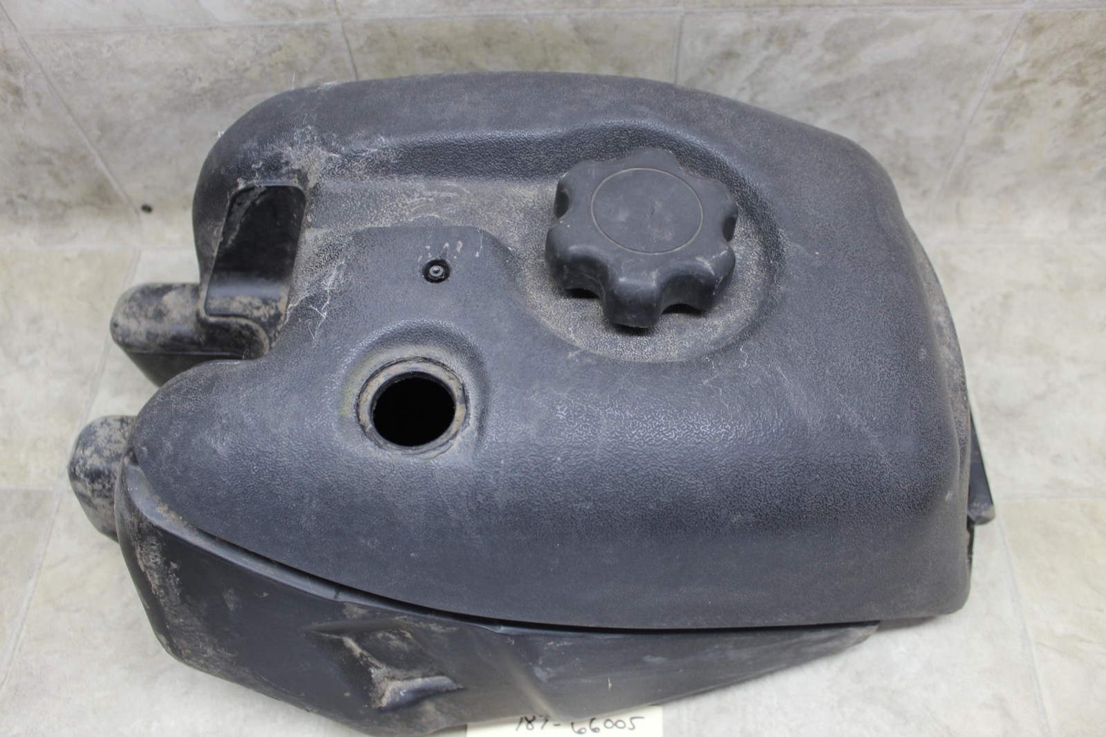 2002-2005 Arctic Cat 250 300 Oem Gas Tank Fuel Cell Petrol Reservoir 0570-068