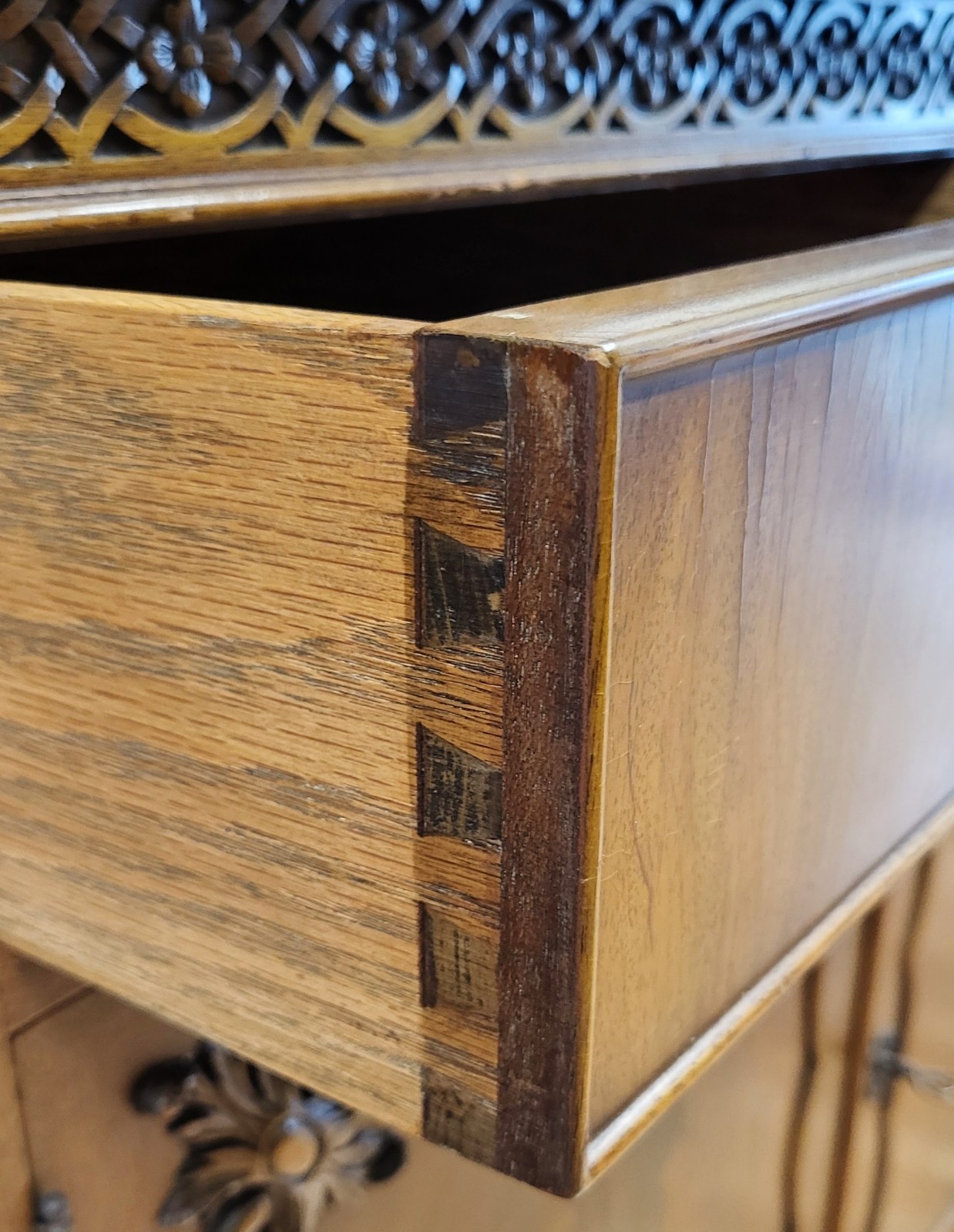 Antique AMERICAN English CHIPPENDALE Style Mahogany Arch Top BREAKFRONT Bookcase