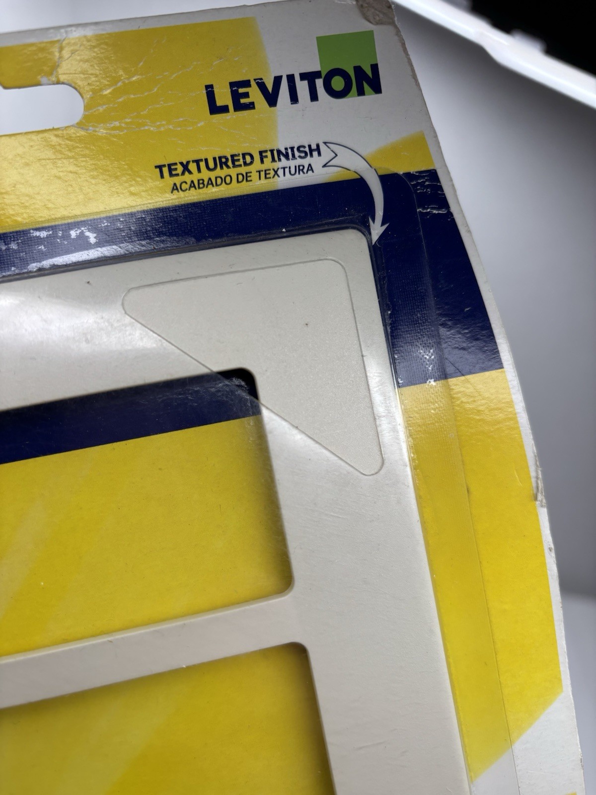 Leviton REWP3 Renu 3-Gang Screwless Snap-On Wallplate, NAVAJO SAND