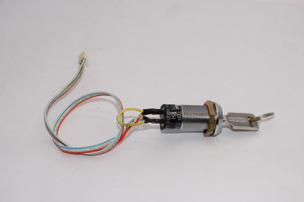 IDEC TYPE KH 125Vac 1A Key Switch