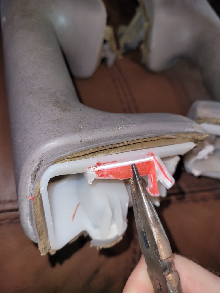 Arm Rest/Switch Panel Clip Repair Passenger front side