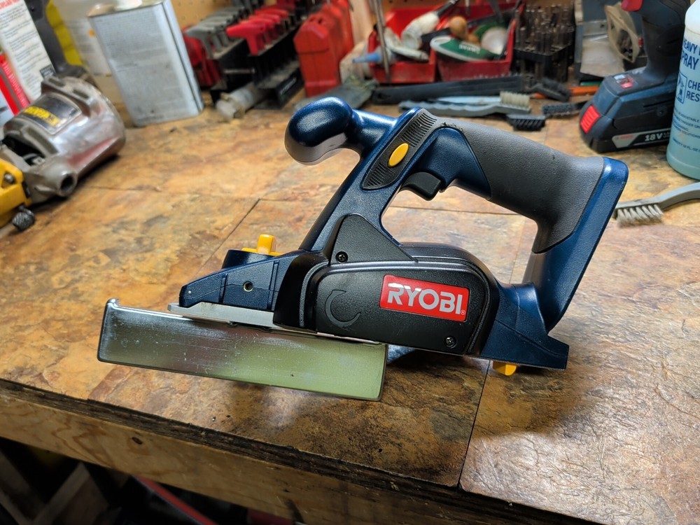 Ryobi P610 18v Cordless Planer