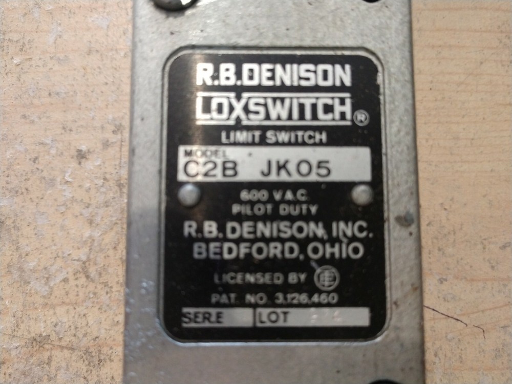 NEW RB DENISON C2B JK05 LEVER TYPE LIMIT SWITCH
