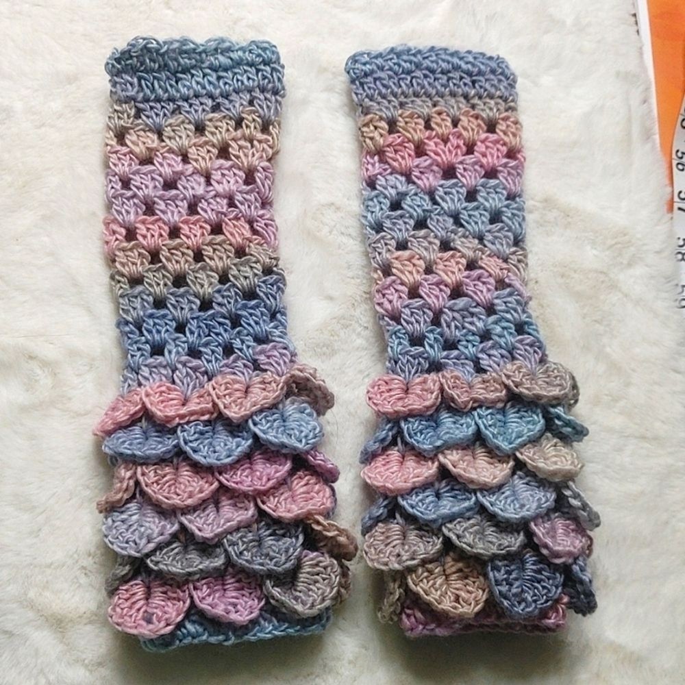 Wool/Viscose Handmade Fingerless Dragonscale Texting Gloves Pastel Rainbow