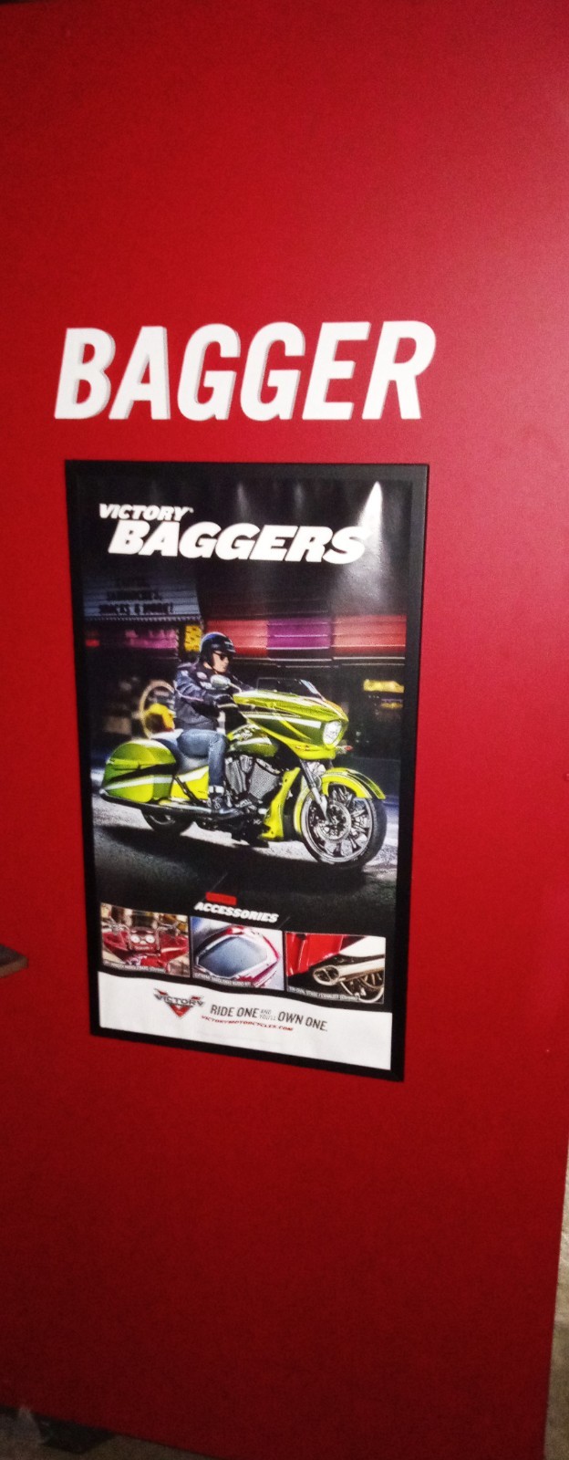 VICTORY MOTORCYCLE DEALER LARGE 3 PC KIOSK SHOWROOM FREESTANDING METAL TRI SIGN