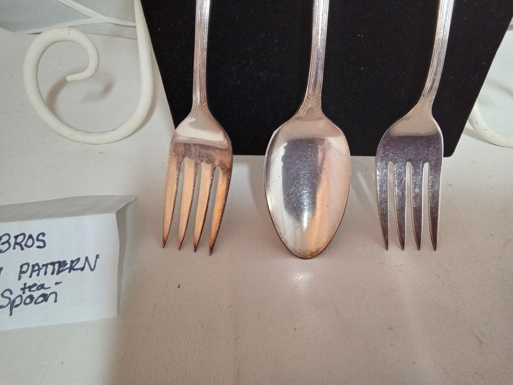 ROGERS & BROS. "FACINATION "PATTERN 2 DESSERT FOLKS 1 TEASPOON SILVERPLATED...