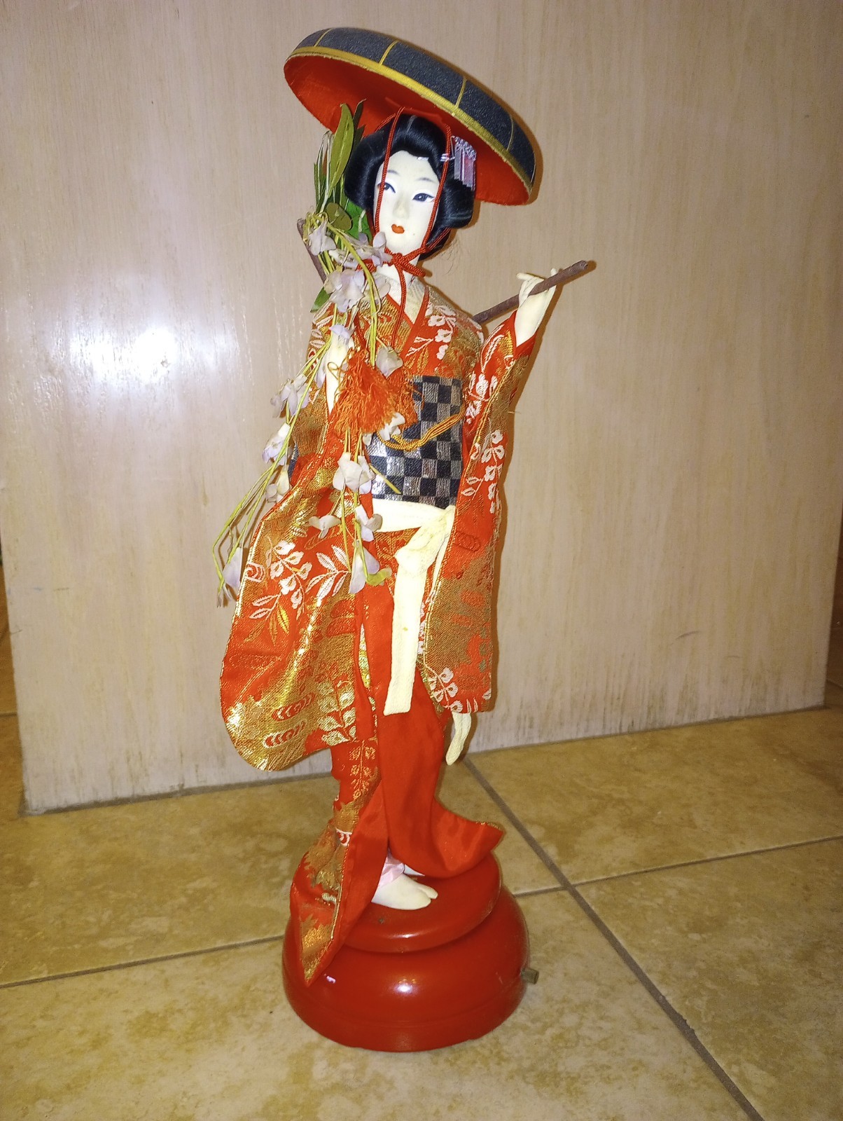 Vintage Nishi & Co. Japanese Geisha Musical Rotating Base