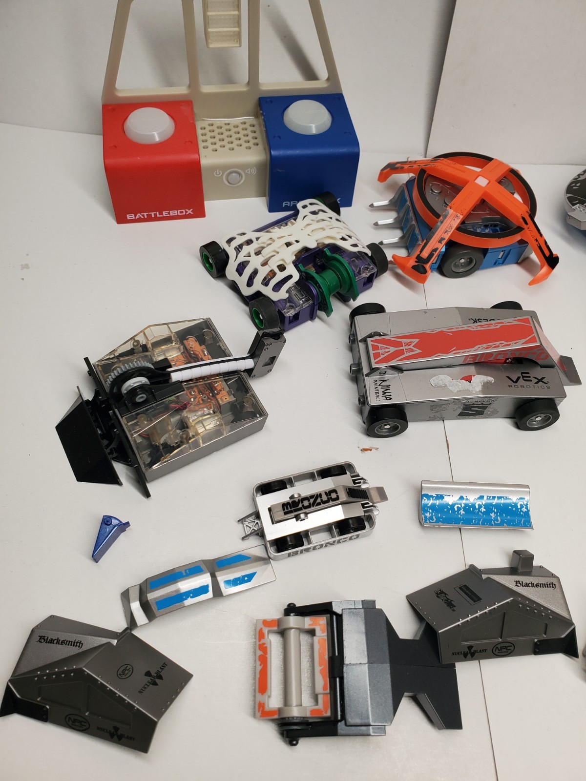 Hexbug Battlebots Lot Of 6 W/ 4 Remotes plus extras READ