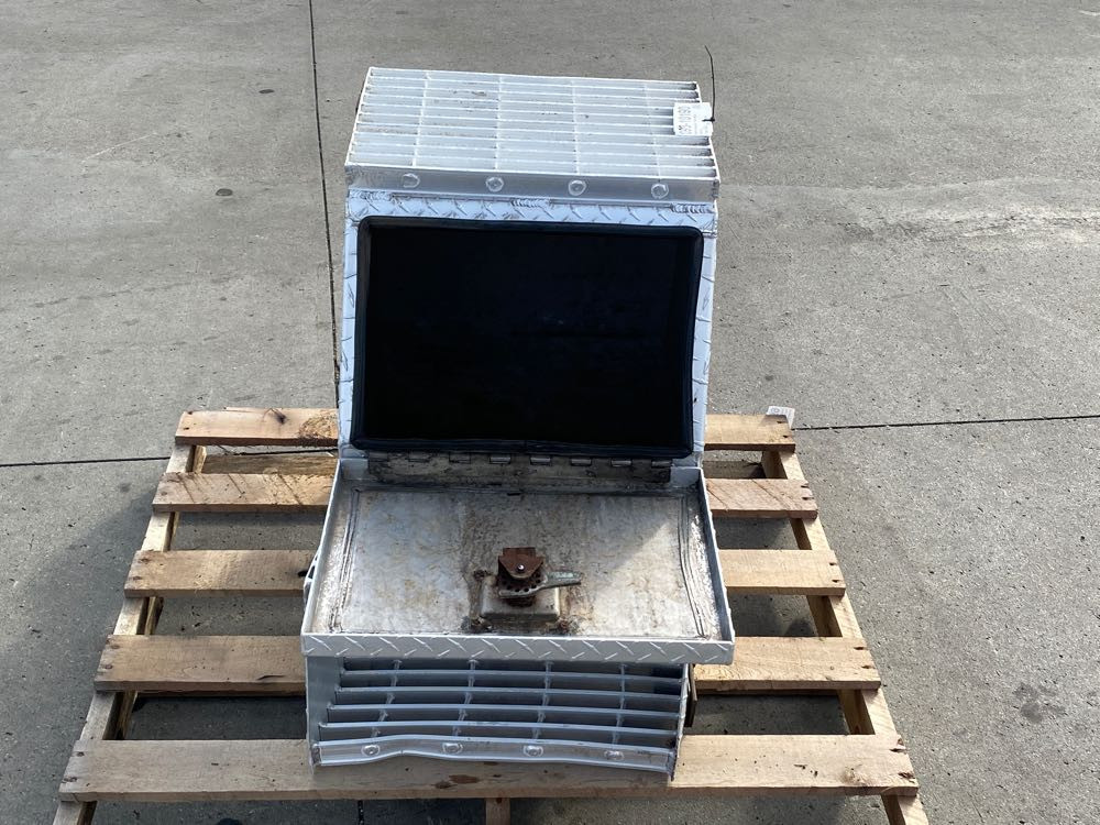 2016 Freightliner Cascadia Tool Box (693-10190)