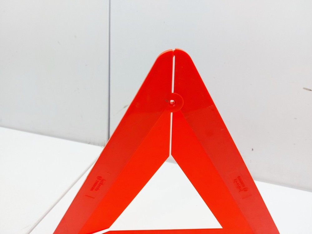 AUDI TT MK3 8S HAZARD WARNING TRIANGLE 2016