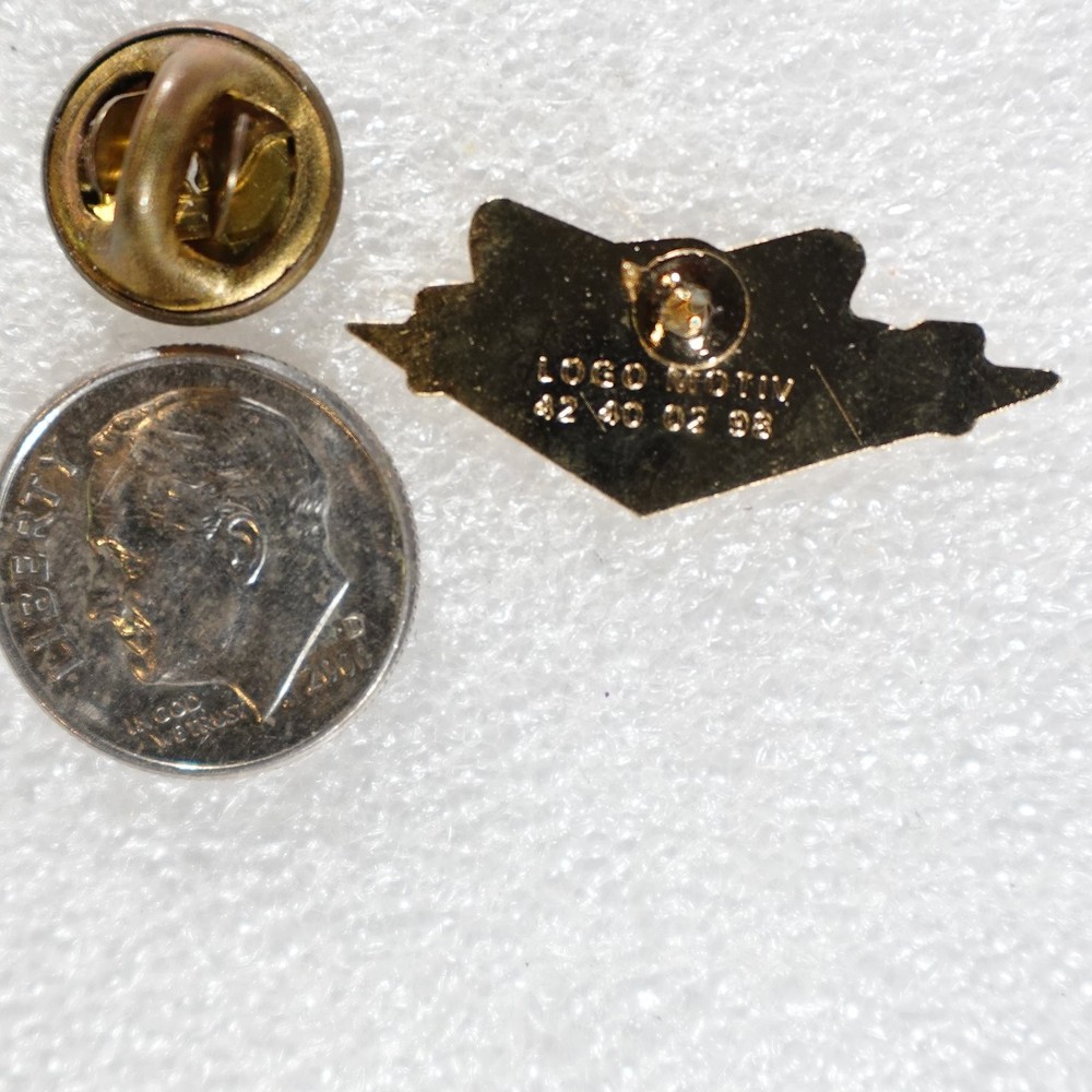 FOCILUXE Pinback Button Logo Motiv Promo Irregular Shape 1990s