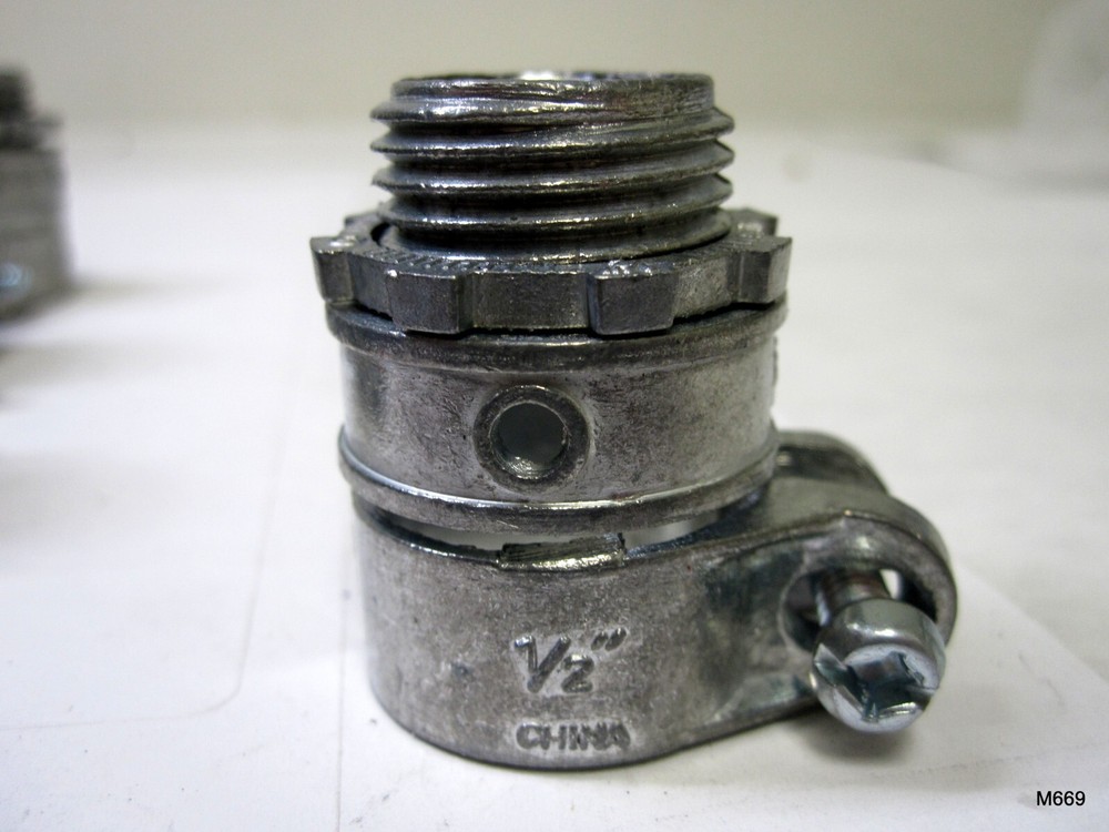 21-QTY 1/2" Squeeze Connector Fitting (2 Missing Bolts)