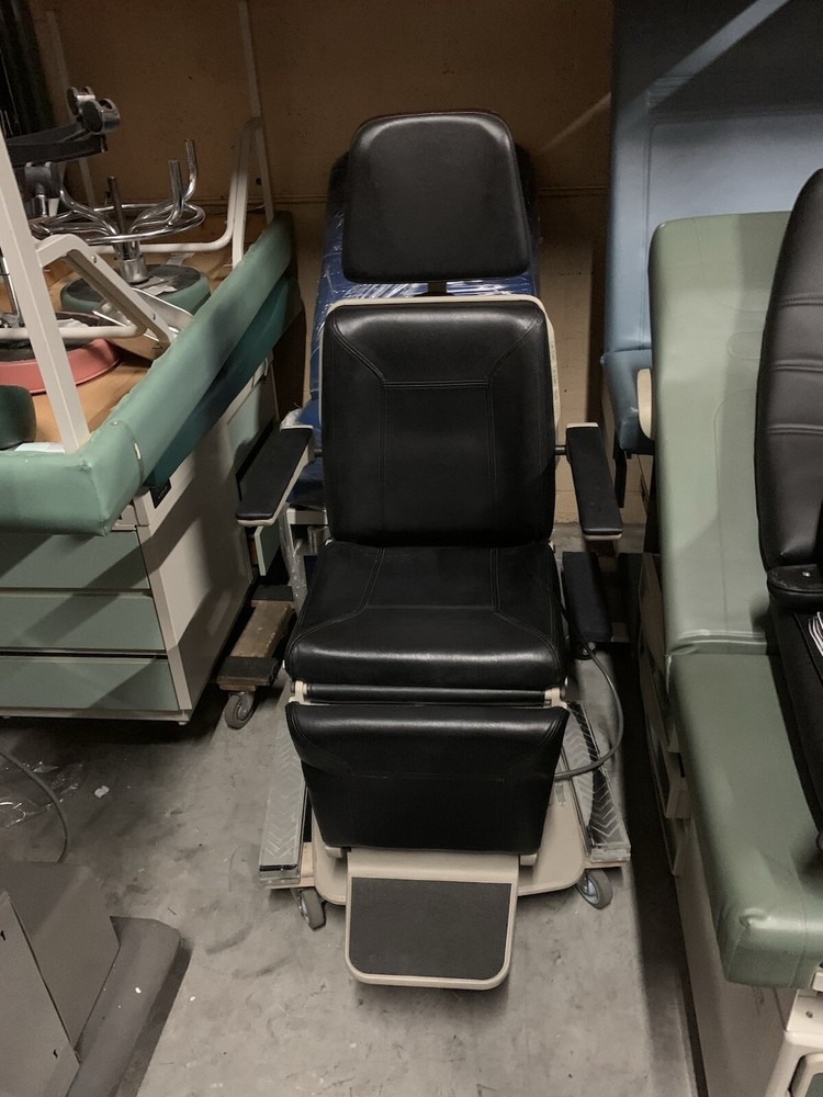 Midmark 419 procedure chair