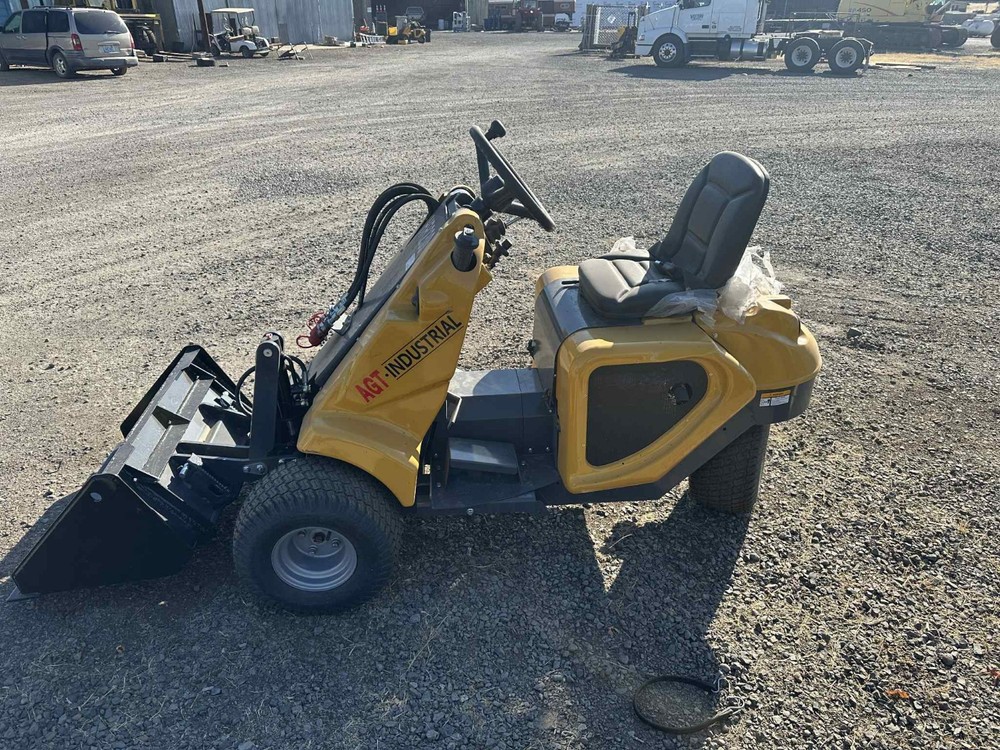 0.7 Ton Engine Front End Mini Loader | HR230