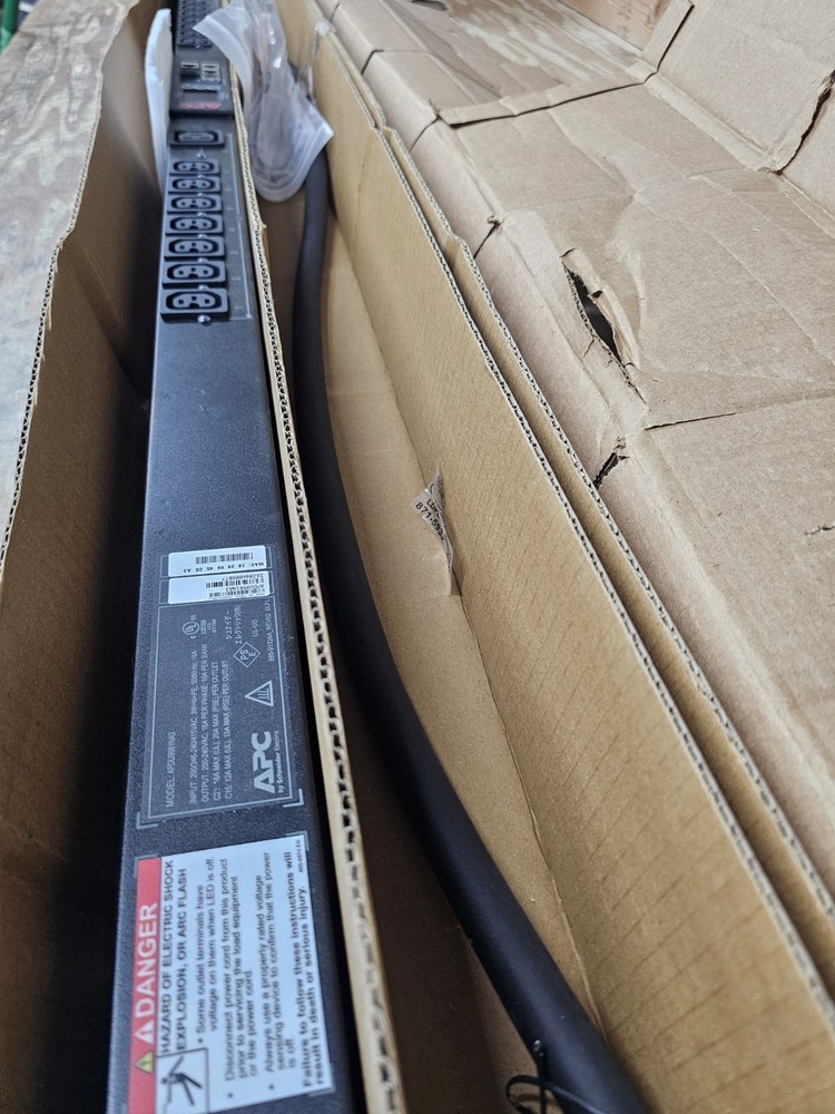 APC APDU9981NA3 Power Supply Unit