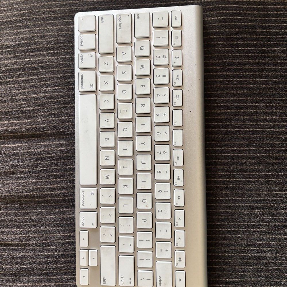 Ultra Slim Wireless Keyboard Compatible with Apple Devices