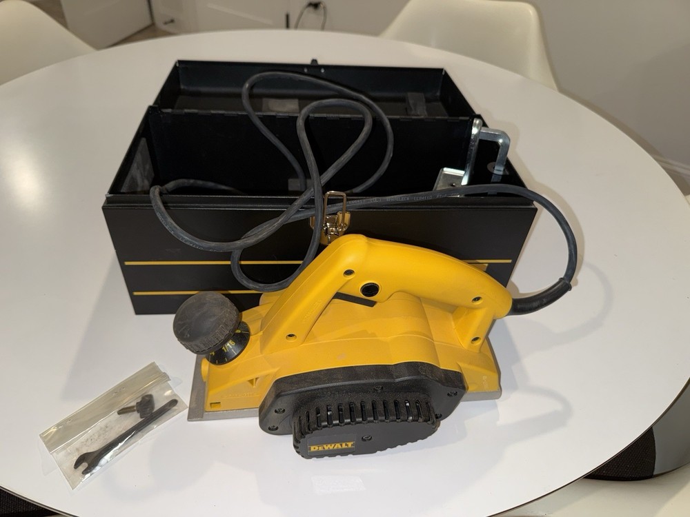 DeWalt DW677 Heavy Duty Portable Hand Planer With  Case NICE!