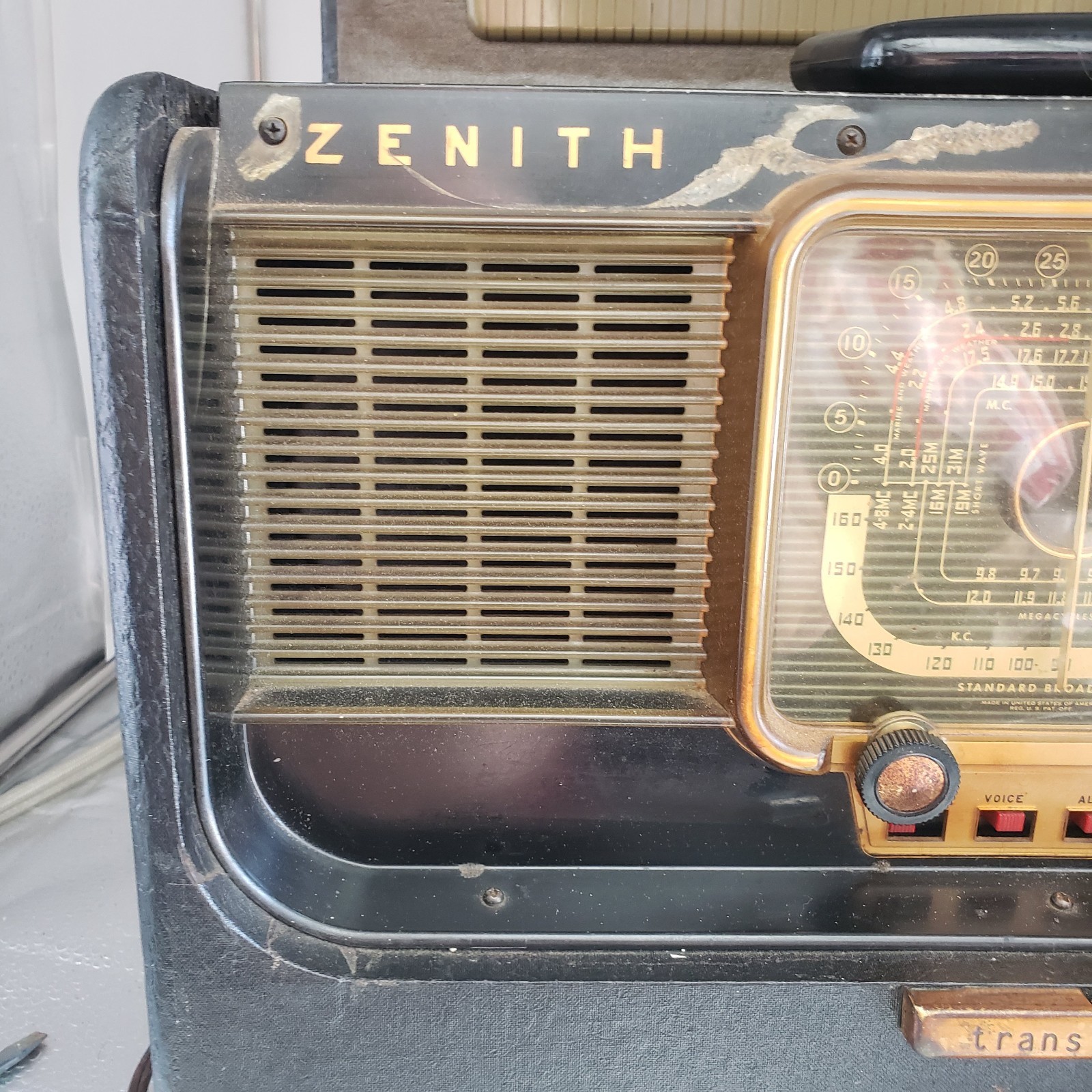Zenith Trans-Oceanic Portable Shortwave Tube Radio 1950's Power Up