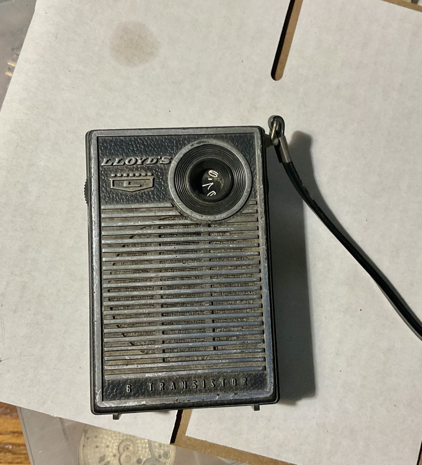 LLYODS SOLID STATE 6 TRANSISTOR RADIO