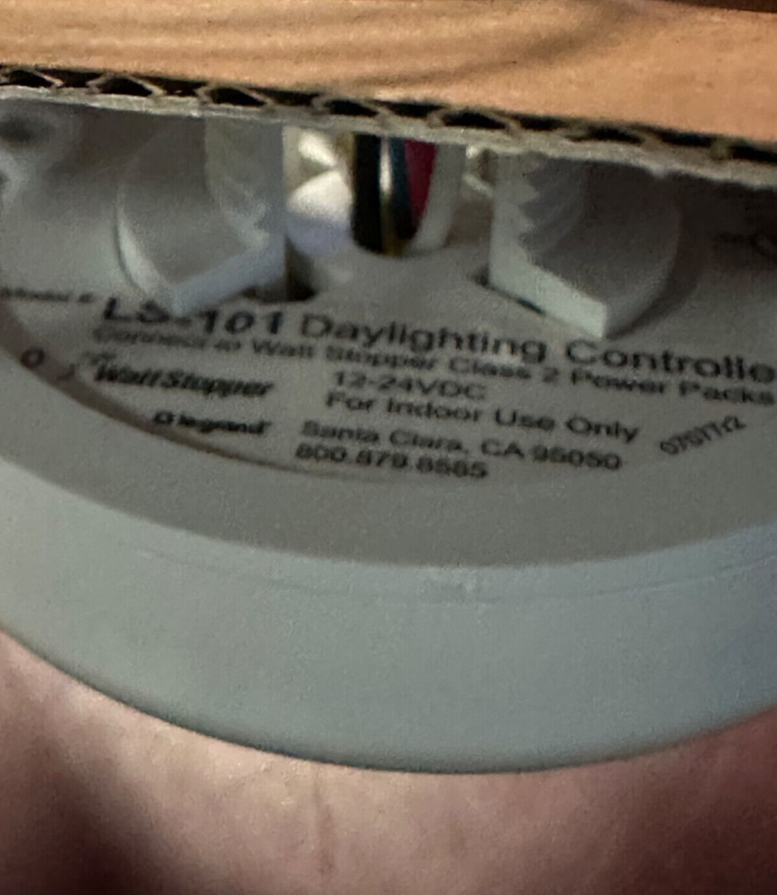 WATT STOPPER LS-101 DAY LIGHT CONTROLLER SENSOR 24VDC, WHITE