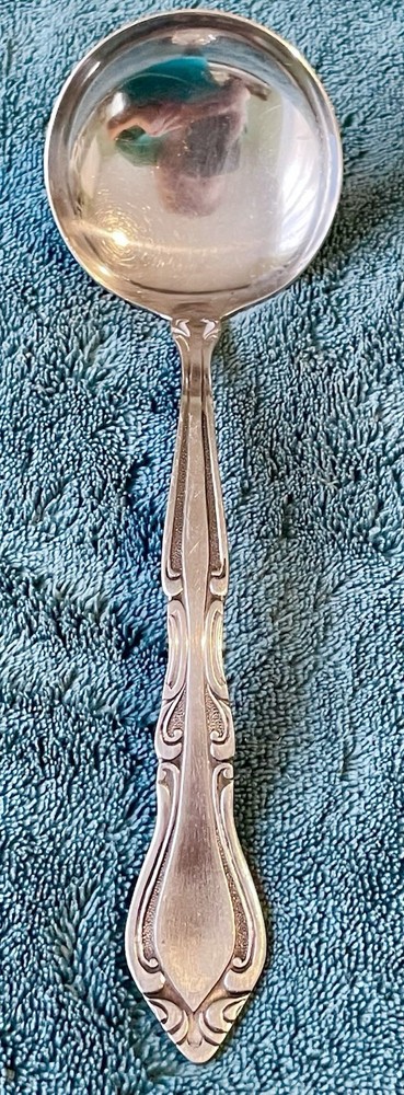 ROGERS CO. FLATWARE AUBERGE SCROLLS SOUP OR GRAVY LADLE EUC