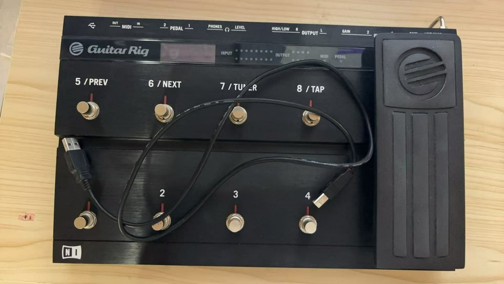 Native Instruments Rig Kontrol Guitar Preamplifier & Foot Controller for Guitar