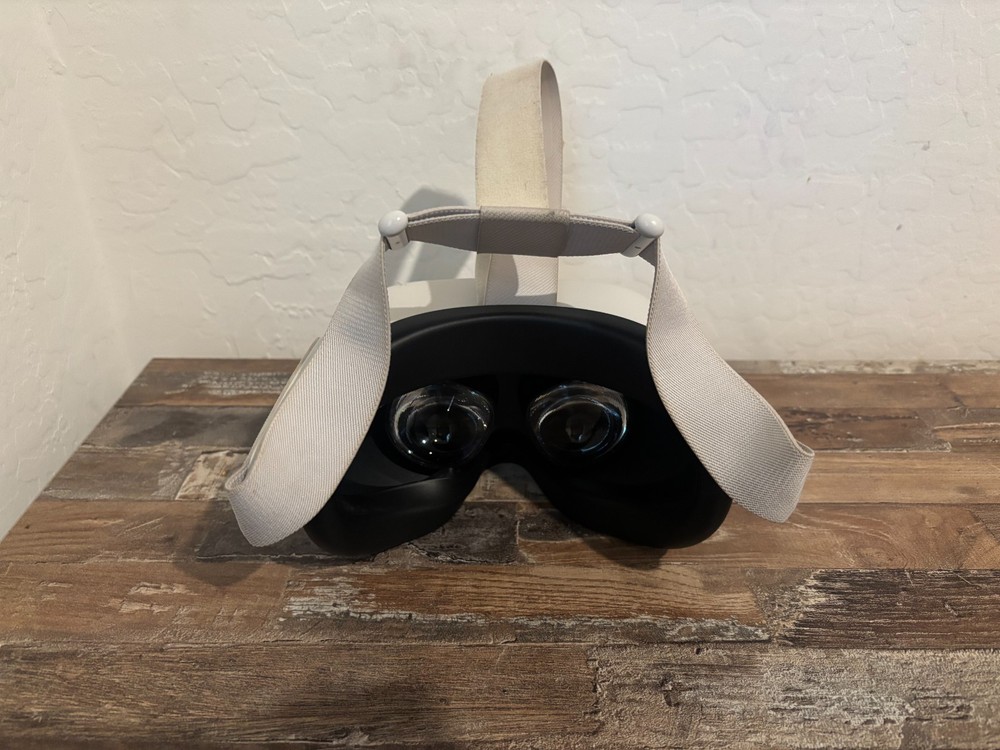 Meta Quest 2 VR Headset + Controllers - Great Condition (No Charger)