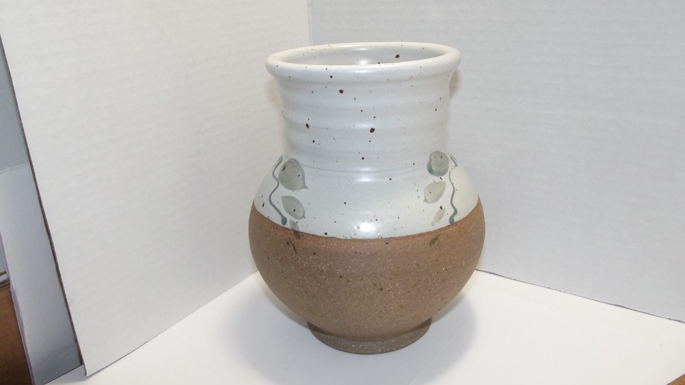 7" Beautiful Signed Studio Art Pottery Vase