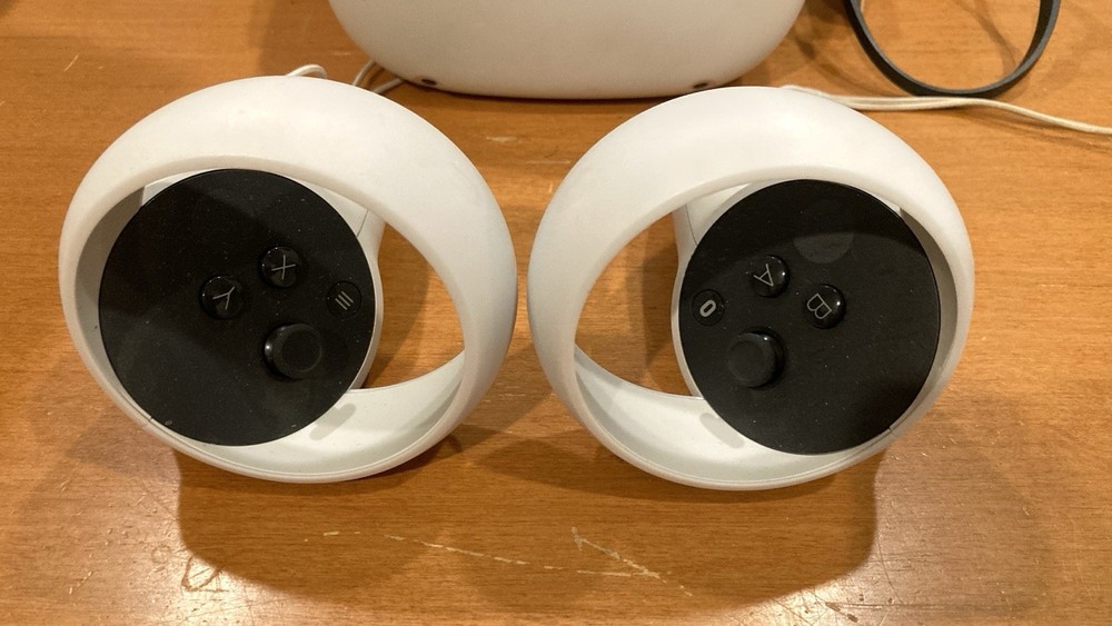 Oculus Meta Quest 2 White Virtual Reality Headset and Controller Set