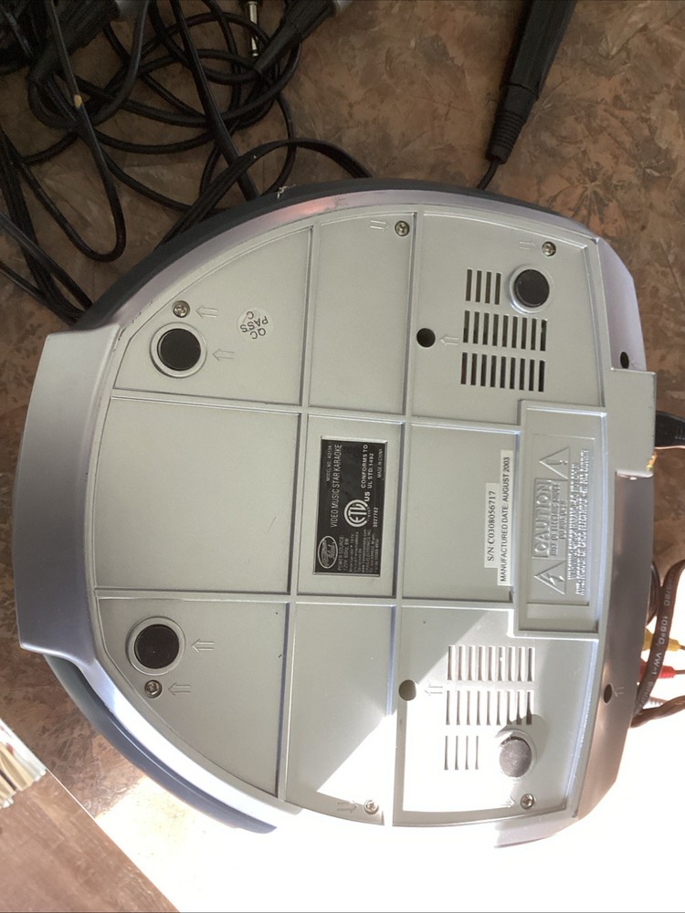American Idol CD Karaoke Machine AI313A w/ Camera, UNTESTED, INCLUDES 4 Mics.