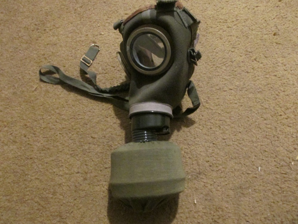 Hungarian cold war gas mask unissued
