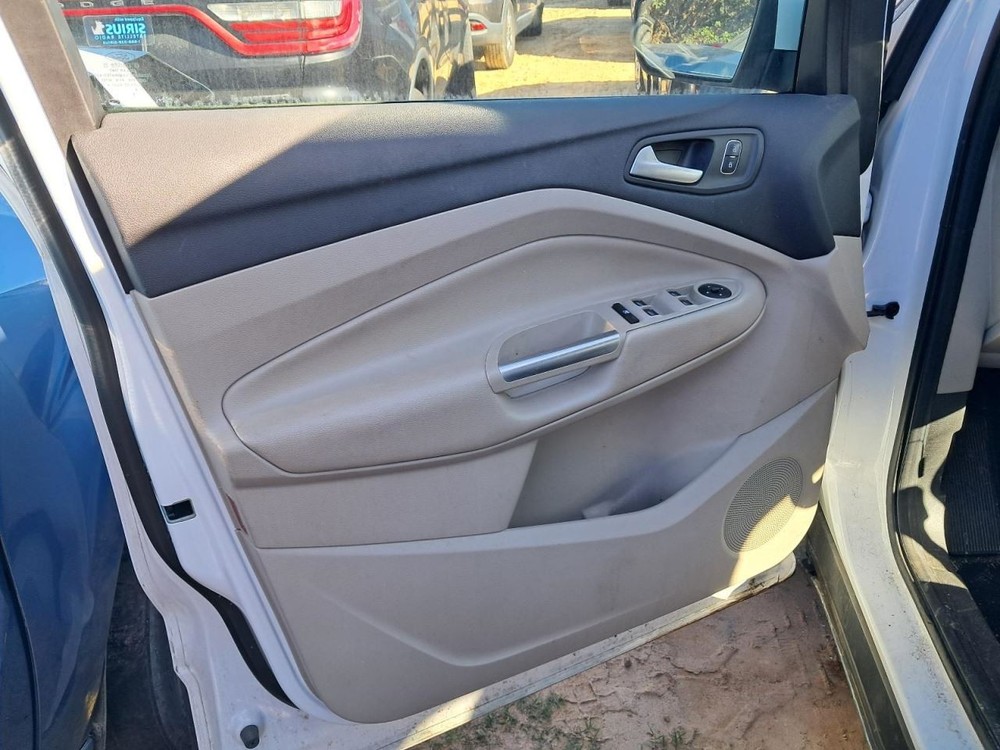 ESCAPE 2017 Glove Box 4813419