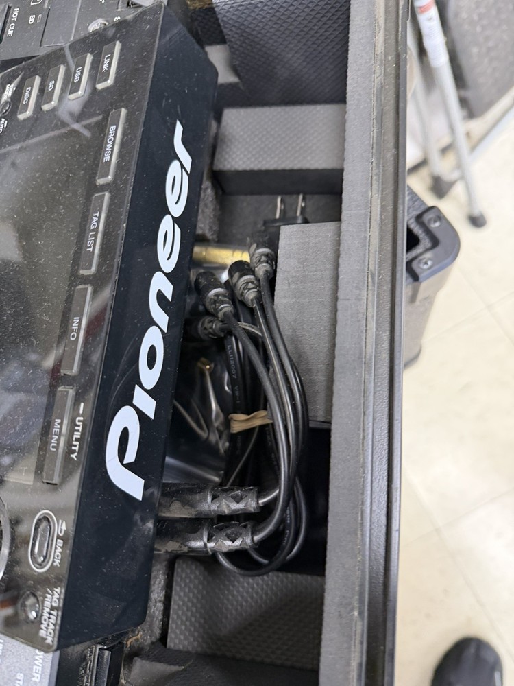Pioneer CDJ-2000 DJ Turntable