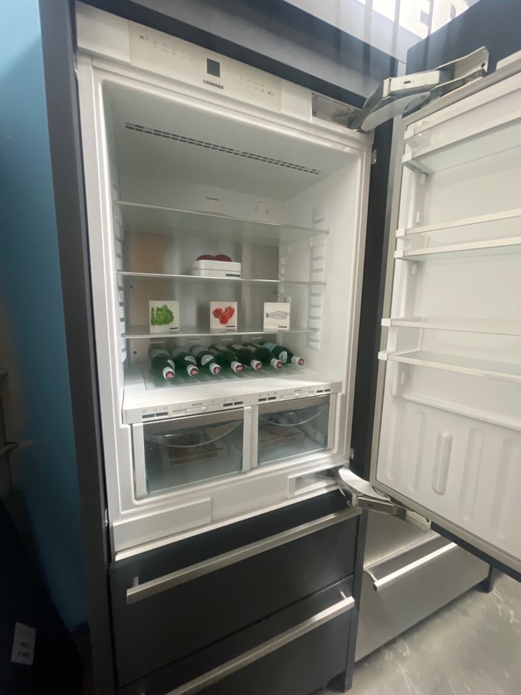 Liebherr 30" Panel-Ready Bottom-Freezer Refrigerator - HCB1580