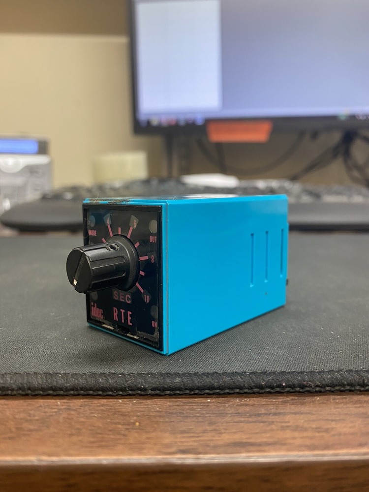 IDEC ELECTRONIC TIMER TYPE RTE-B11 11 PIN TIMING RELAY WITH IDEC SR3B-05 SOCKET