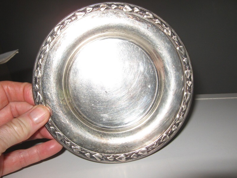 Oneida Silversmiths Small Plate Leaf Pattern Border 5 1/2" Diameter VGC