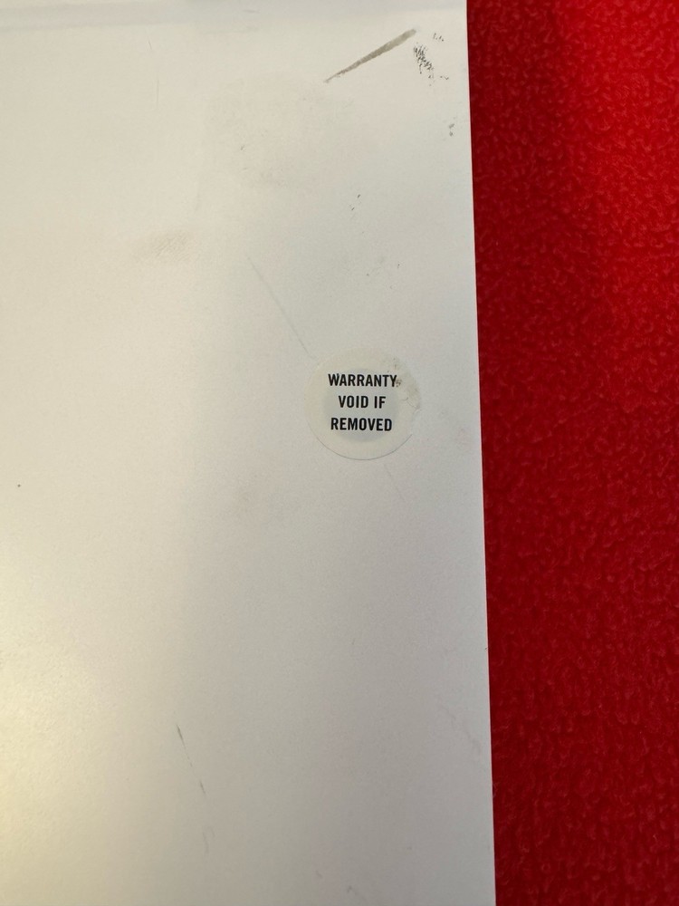 Native Instruments MASCHINE MK2 White – Powers On – No Software for Full Test