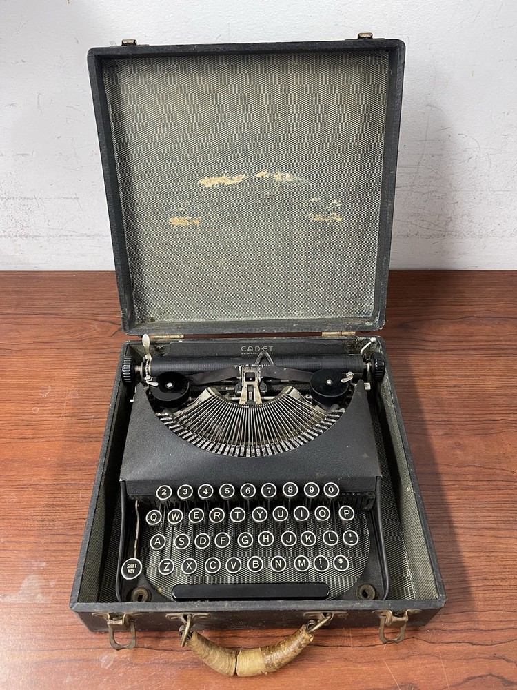 Remington Rand Cadet Portable Typewriter & Case