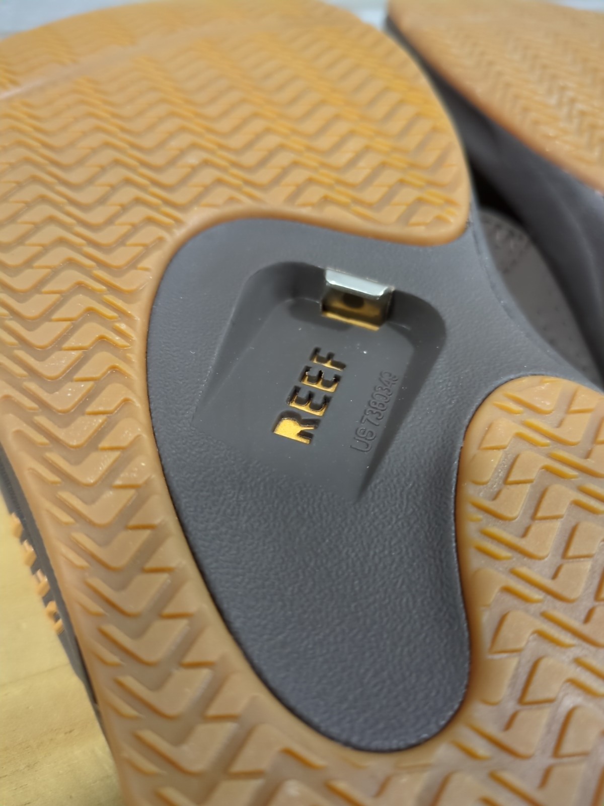 Reef Fanning Men's Flip Flops Sandals Bottle Opener Brown Size 9