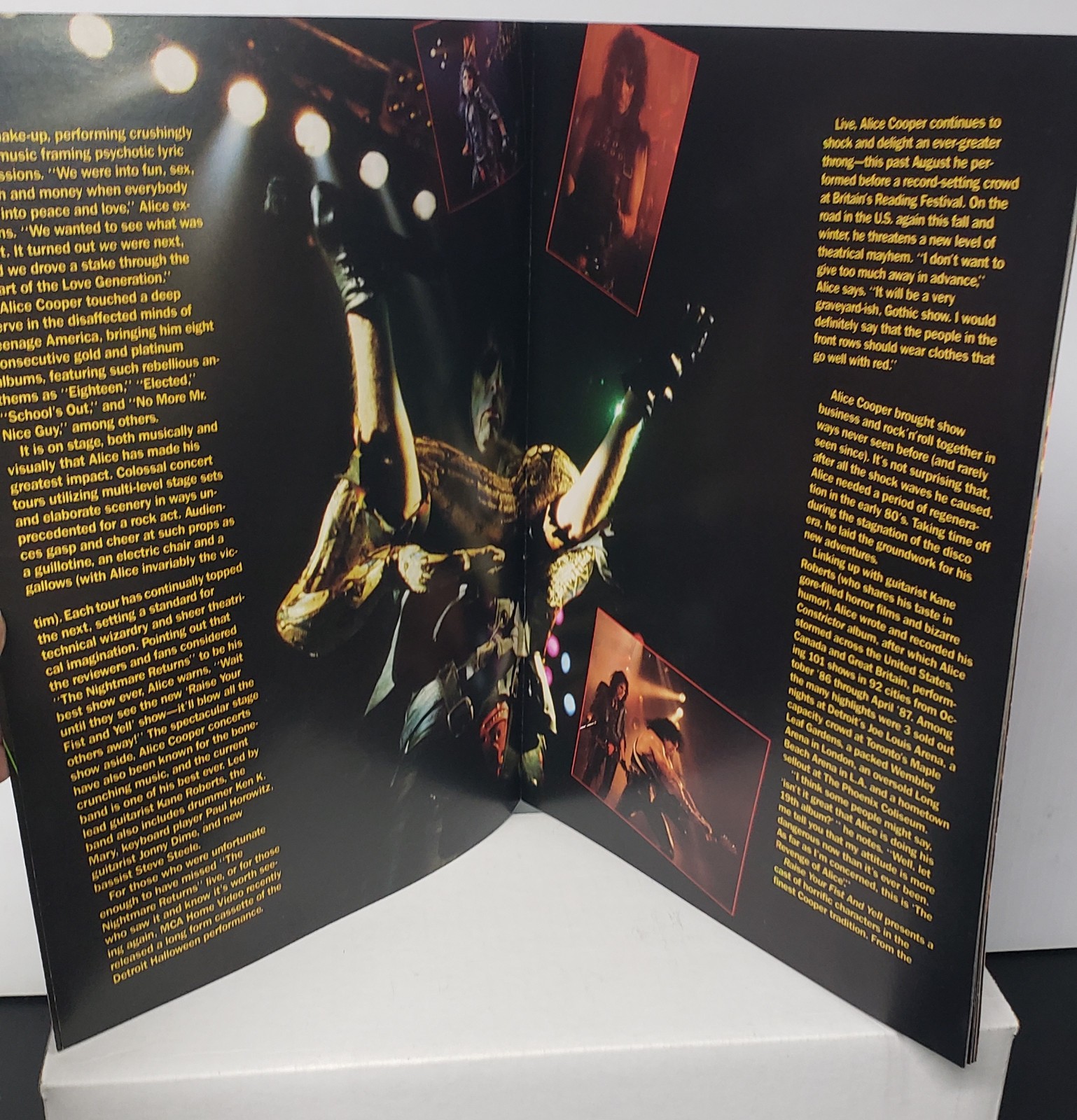 Alice Cooper Vintage 1987 Raise Your Fist and Yell Concert Tour Program Nice!