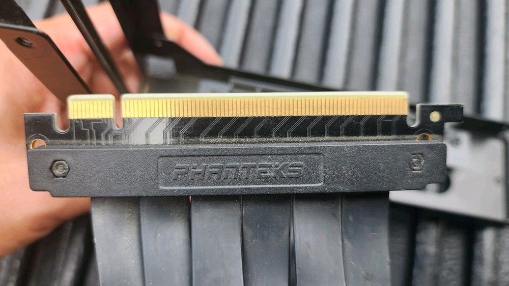 Phanteks Vertical GPU Bracket Kit With Riser And Cable See Pics