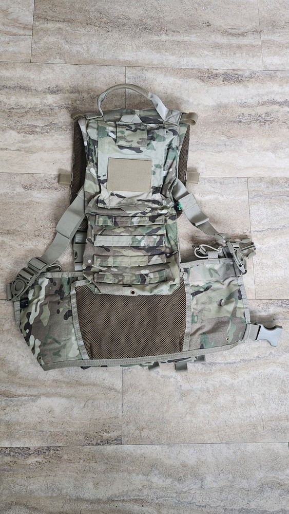 Condor Multicam Tacitcal Chest Rig W/ Pouches/hydration Bladder Insert