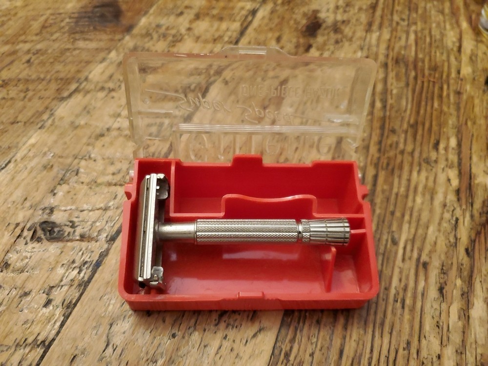 Gillette Super Speed One Piece Shaving Razor W/ Case