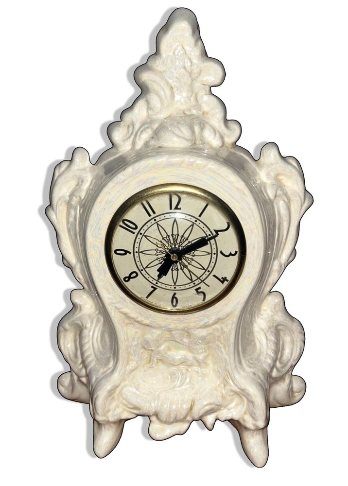 Vintage Sessions Clock in Holland Mold