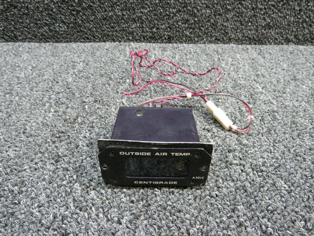 301 Davtron Outside Air Temperature Indicator