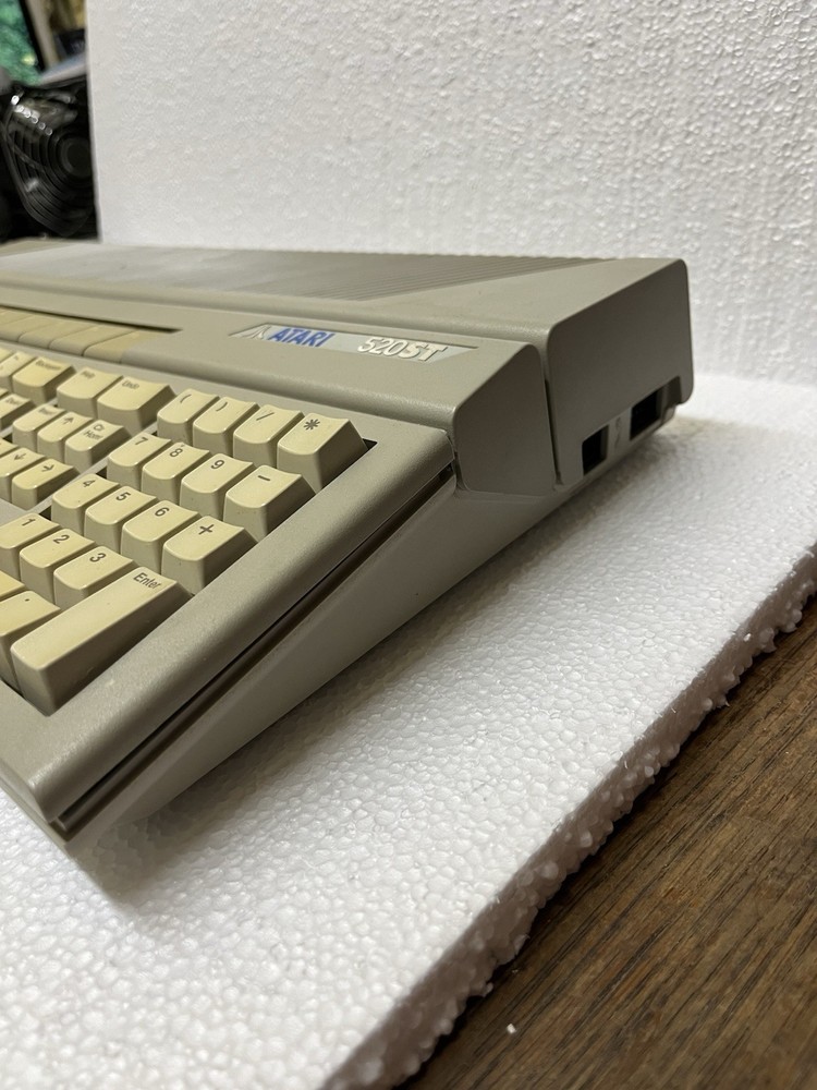 atari 520 st computer & Power Supply Powers On