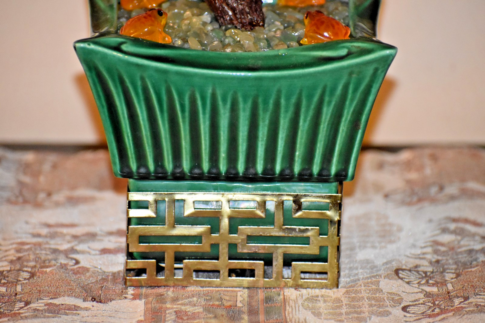 18" VINTAGE 1952 BONSAI PEKING GLASS TREE IN MID-CENTURY GREEN PLANTER W/ FROGS